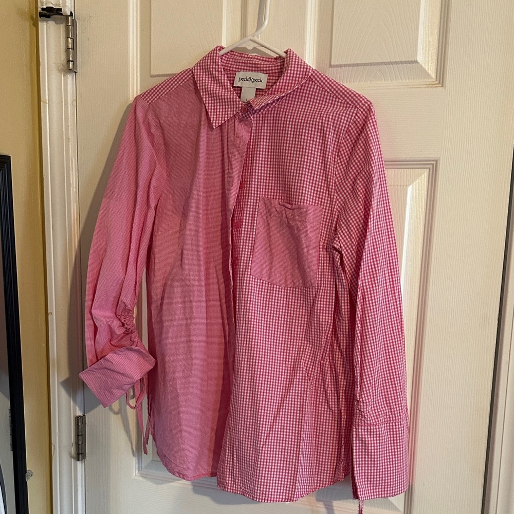 Peck and Peck Pink Checkered Button Down Shirt.